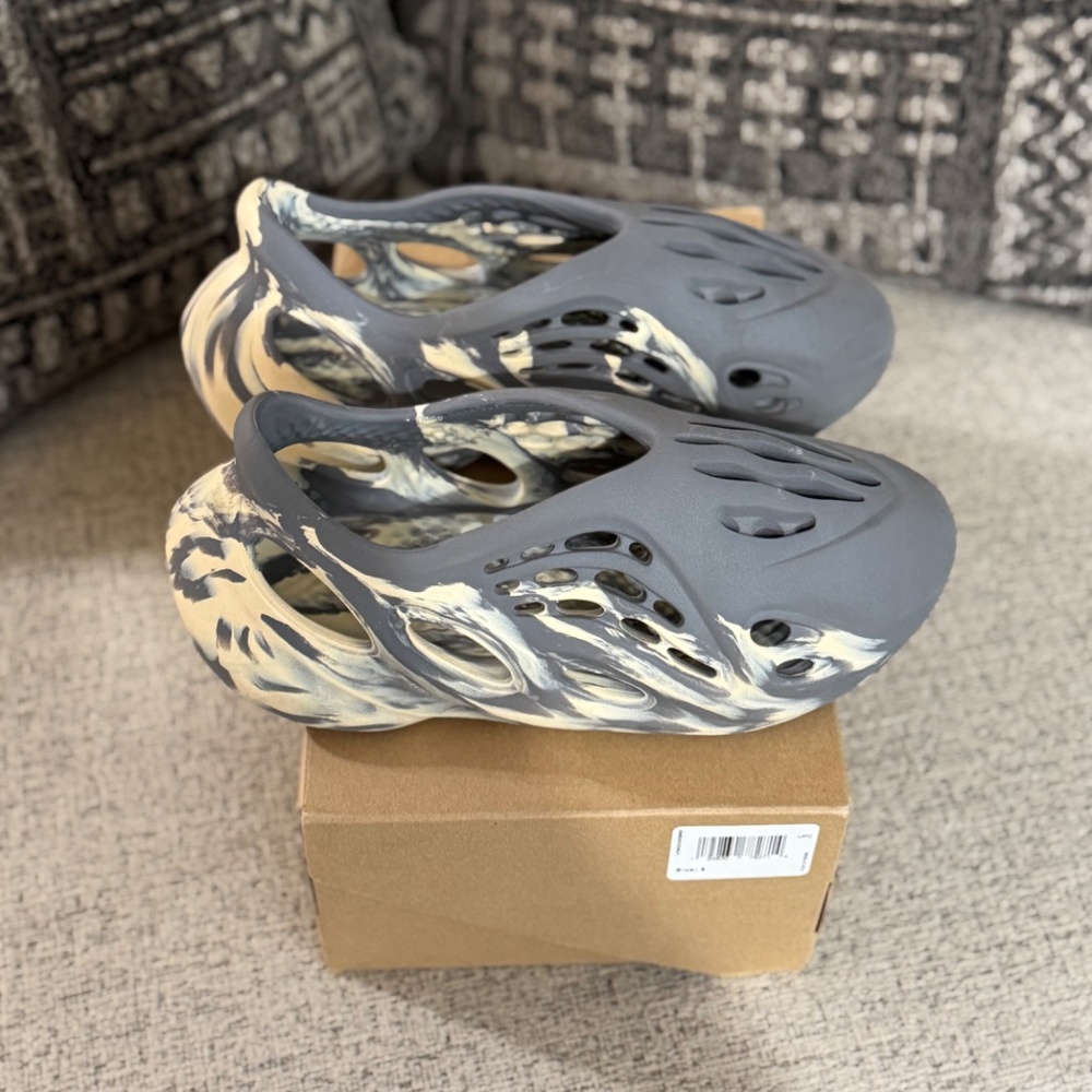 Yeezy Foam Runner MXT Moon Gray - Picture 6 of 8
